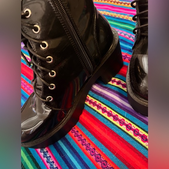 WITCHY BOOTS SIZE 8 FAUX LEATHER - Picture 6 of 7